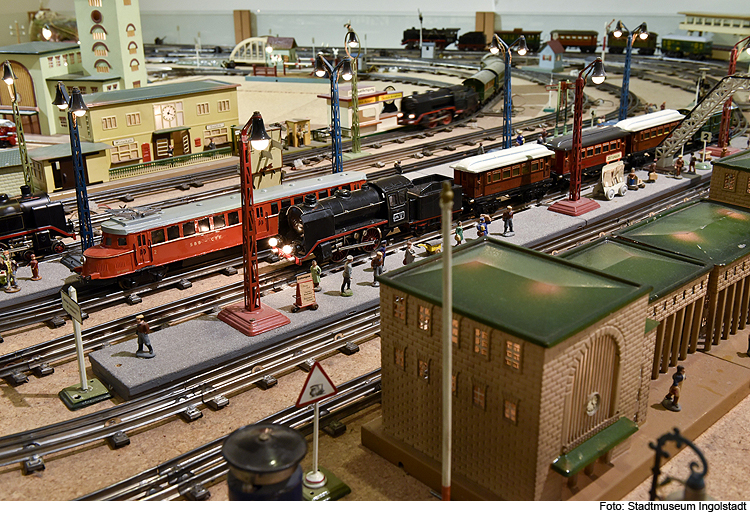 Vorführungen der Märklin-Eisenbahnen und der Dampfmaschine