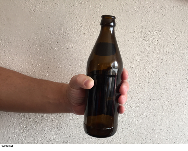 22-Jähriger will Bierflasche auf 13-Jährigen werfen