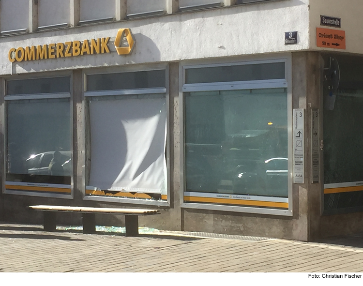 Geldautomat einer Bank gesprengt