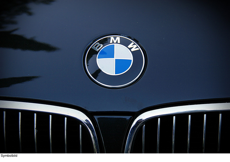 BMW-Embleme gestohlen