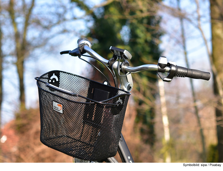 Während Einkauf: Rucksack aus Fahrradkorb gestohlen