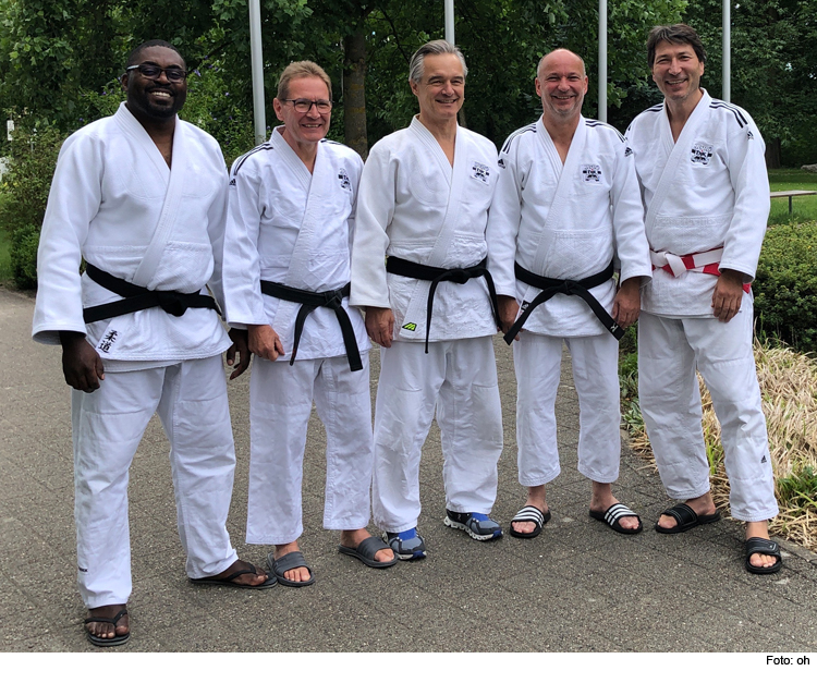 Judoka bestehen Danprüfung und Sportabzeichen