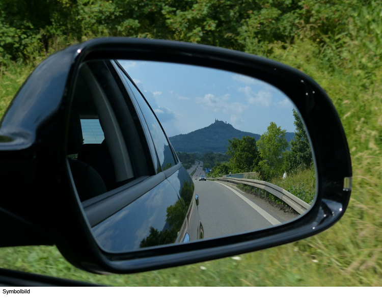 Außenspiegel während Fahrt beschädigt