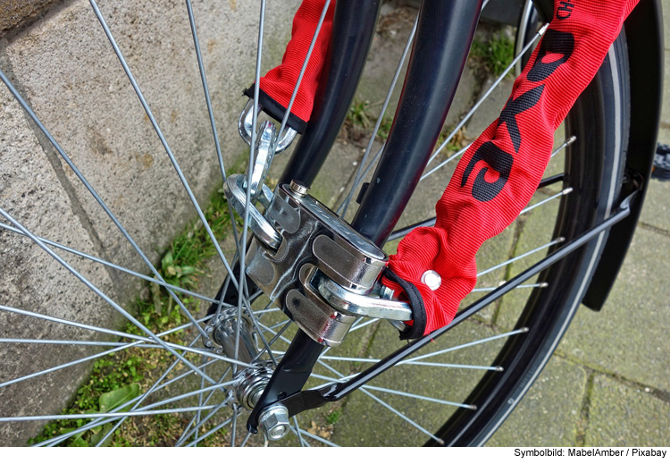 Versperrtes Fahrrad vor Wohnanwesen geklaut