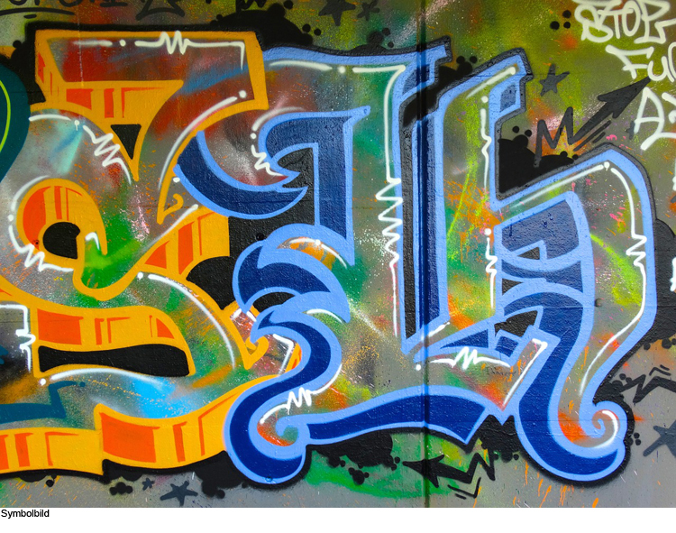Graffitikünstler verewigt sich in der Gaimersheimer Straße