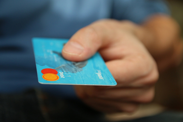 Kreditkarte ergaunert und belastet