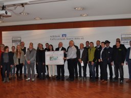 Fotos der Spendenübergabe der Volksbank-Raiffeisenbank Bayern Mitte eG
